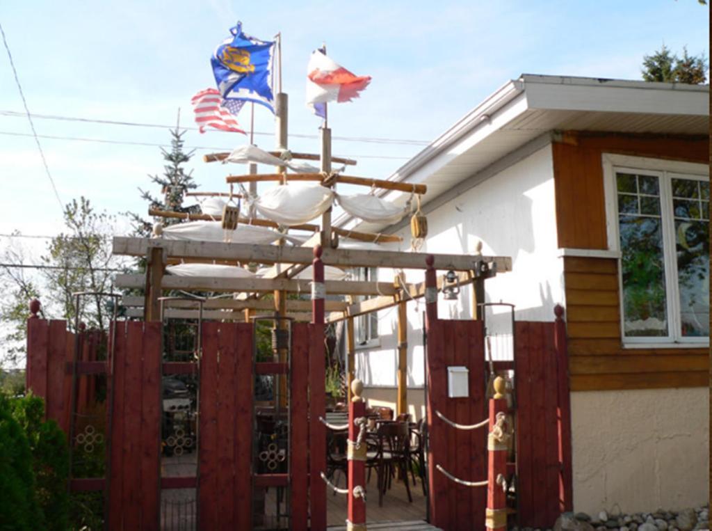 Bed and Breakfast L'Oasis Du Pirate Lévis Esterno foto